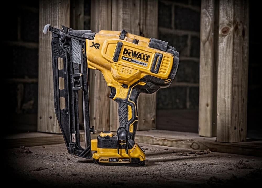 �������� �������������� �������������� ����������� DeWALT DCN662NT 
