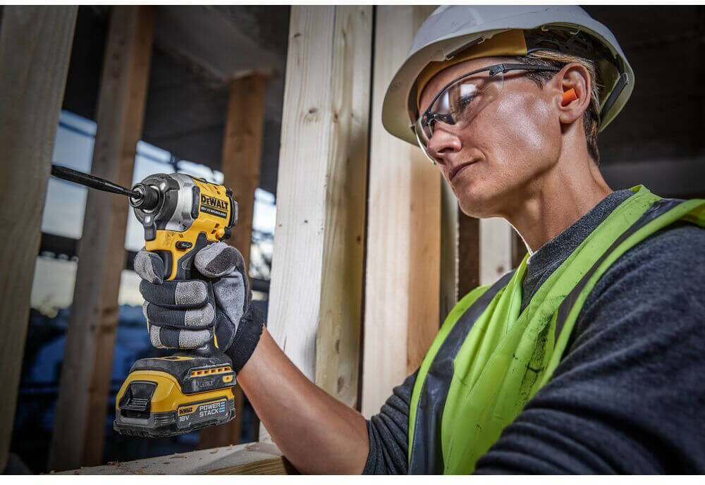 ����� �� ���� ������������ ����������� DeWALT DCK2051H2T 