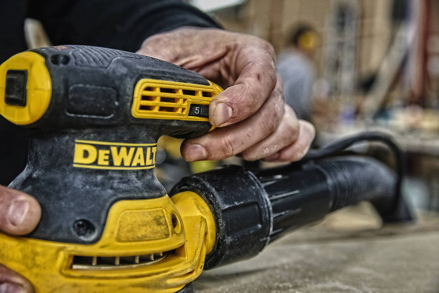 ���������� �������������� ������� DeWALT DWE6423 