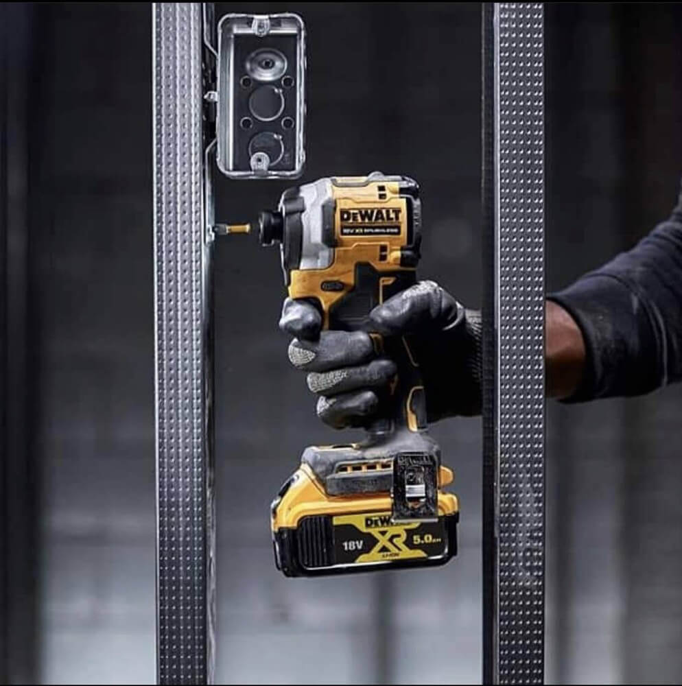 ����� �� ���� ������������ ����������� DeWALT DCK2050E2T 