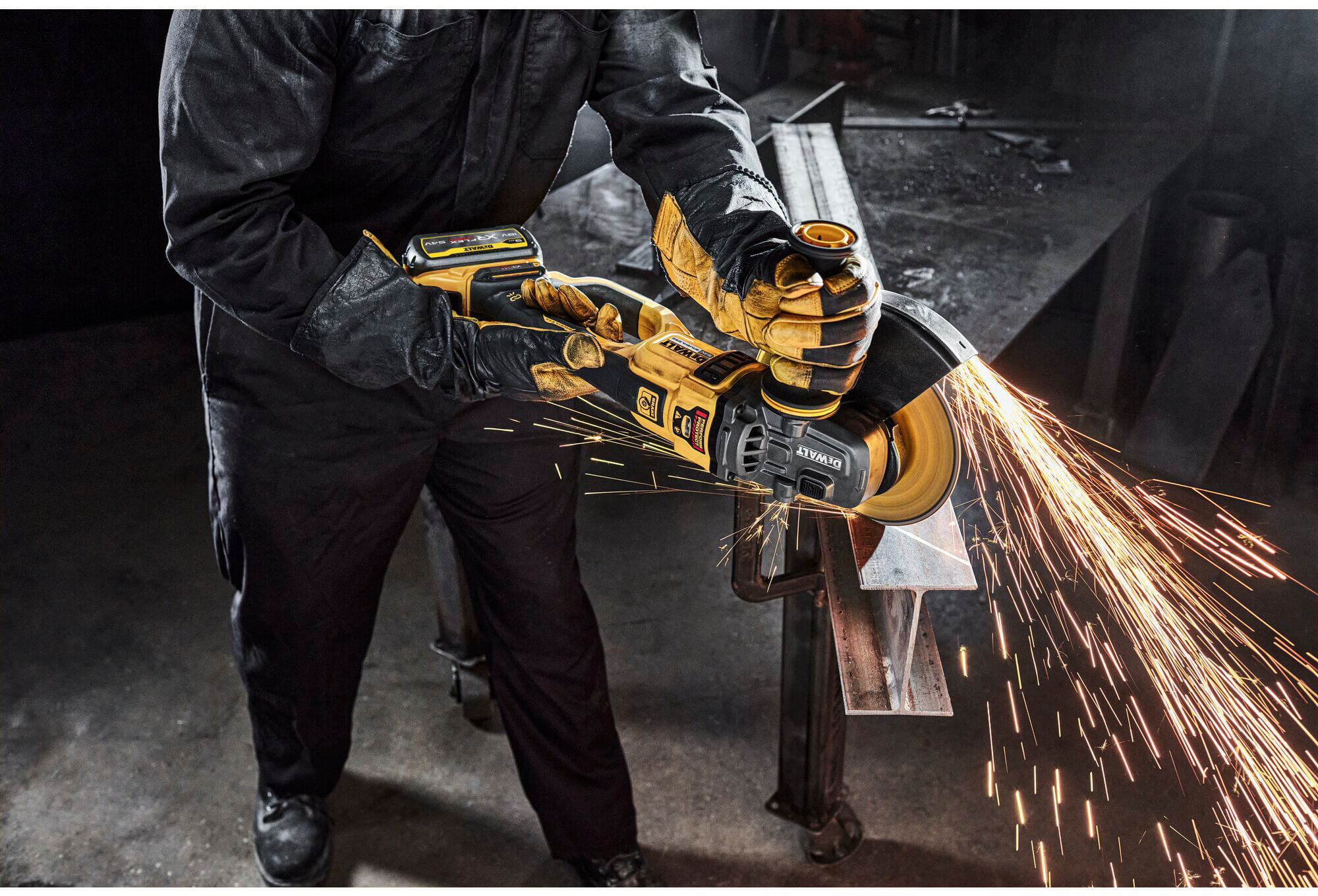 ���������� ������� - �������� �������������� ����������� DeWALT DCG460X2 