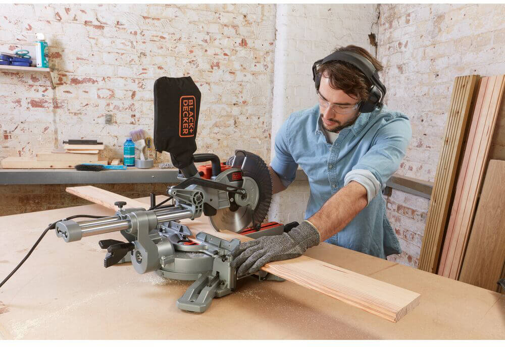 ���� ����������� ������� BLACK+DECKER BES700 