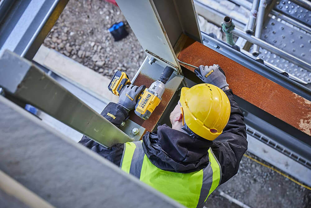 ��������� ������� �������������� ����������� DeWALT DCF897NT 