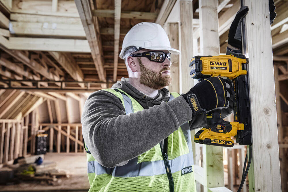 ������� ������������� �������������� DeWALT DCN701D2 