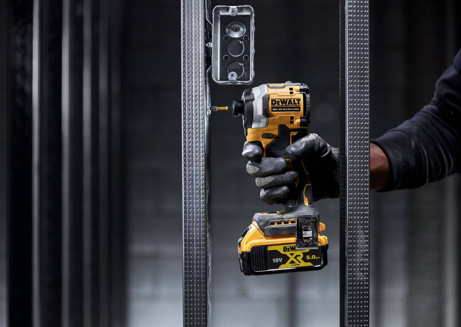 ���������� ������� �������������� ����������� DeWALT DCF850P2T 