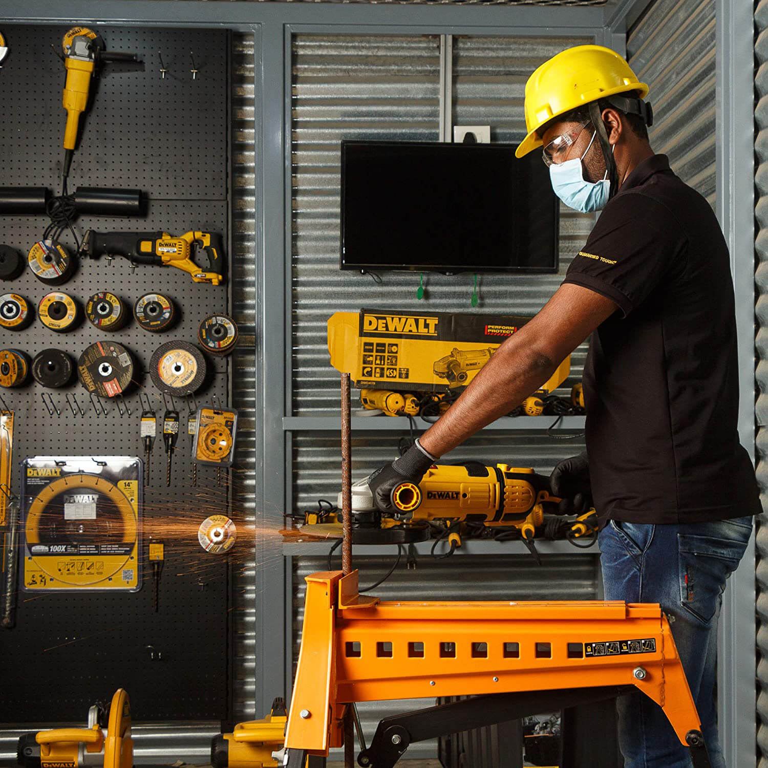 ���������� ������� - �������� ������� DeWALT DWE4579 