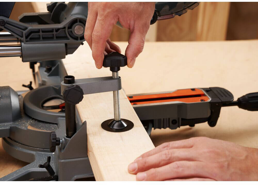 ���� ����������� ������� BLACK+DECKER BES701 