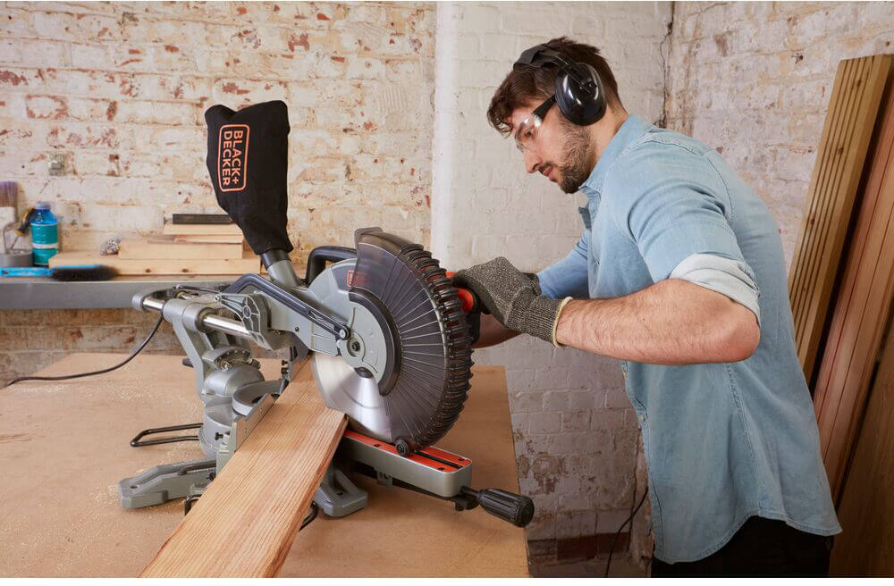 ���� ����������� ������� BLACK+DECKER BES710 