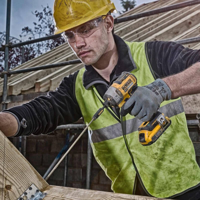 ����� �� ���� ������������ ����������� DeWALT DCK384P2T 