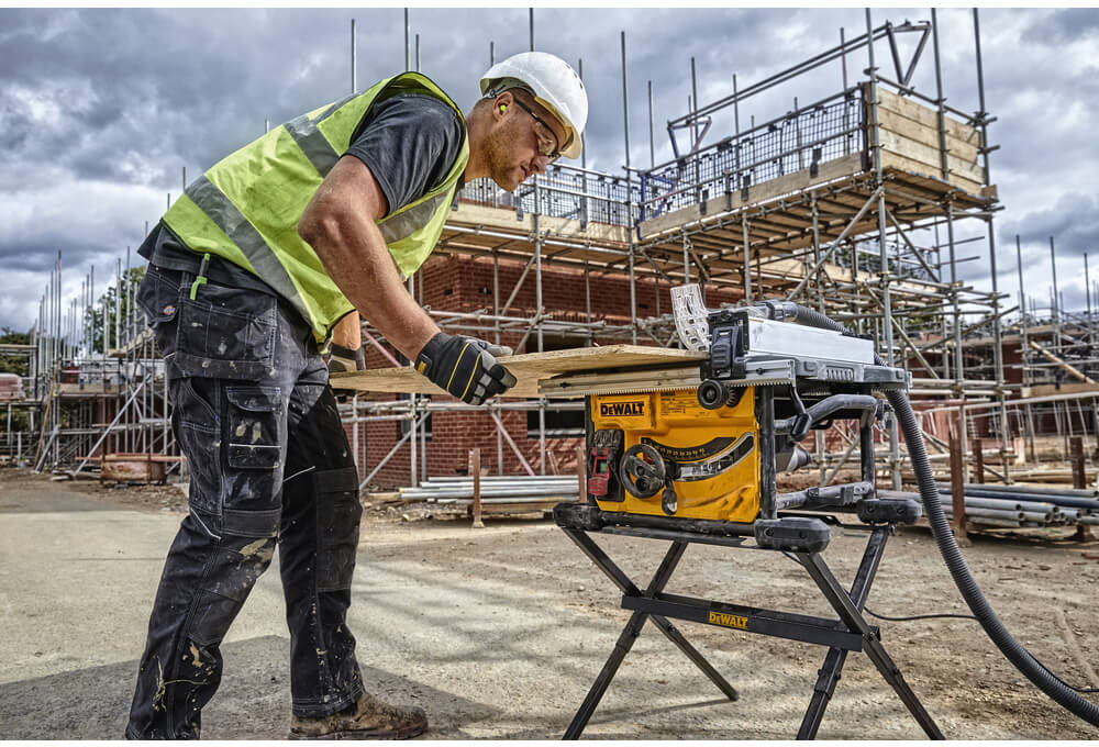 ���� ����������-����������� ������� + ���� DE7400 DeWALT DWE7485RS 