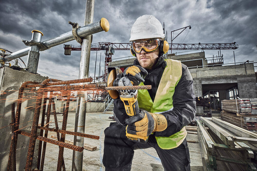 ���������� ������� - �������� �������������� ����������� DeWALT DCG405P3 