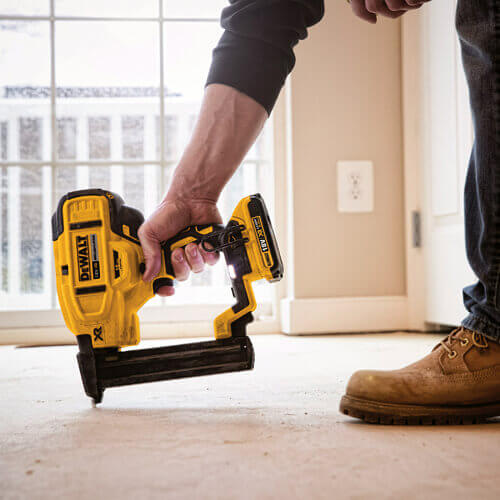 ������� ������������� �������������� ����������� DeWALT DCN681N 