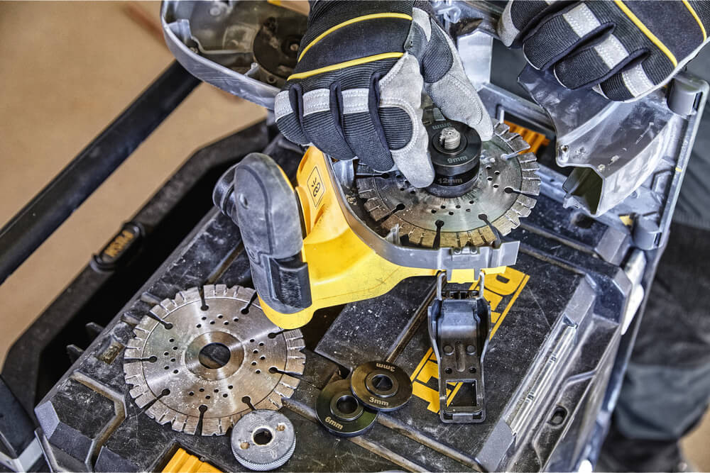 ��������� �������������� ����������� DeWALT DCG200NT 