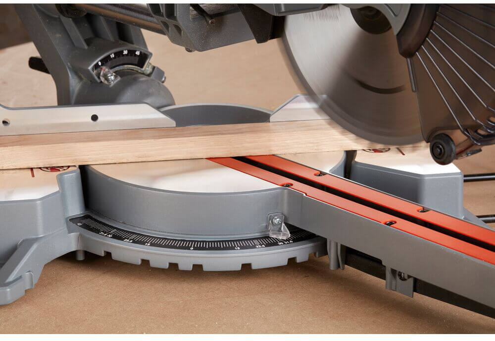 ���� ����������� ������� BLACK+DECKER BES700 