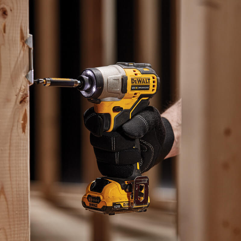 ����� �� ���� ������������ ����������� DeWALT DCK2110L2T 