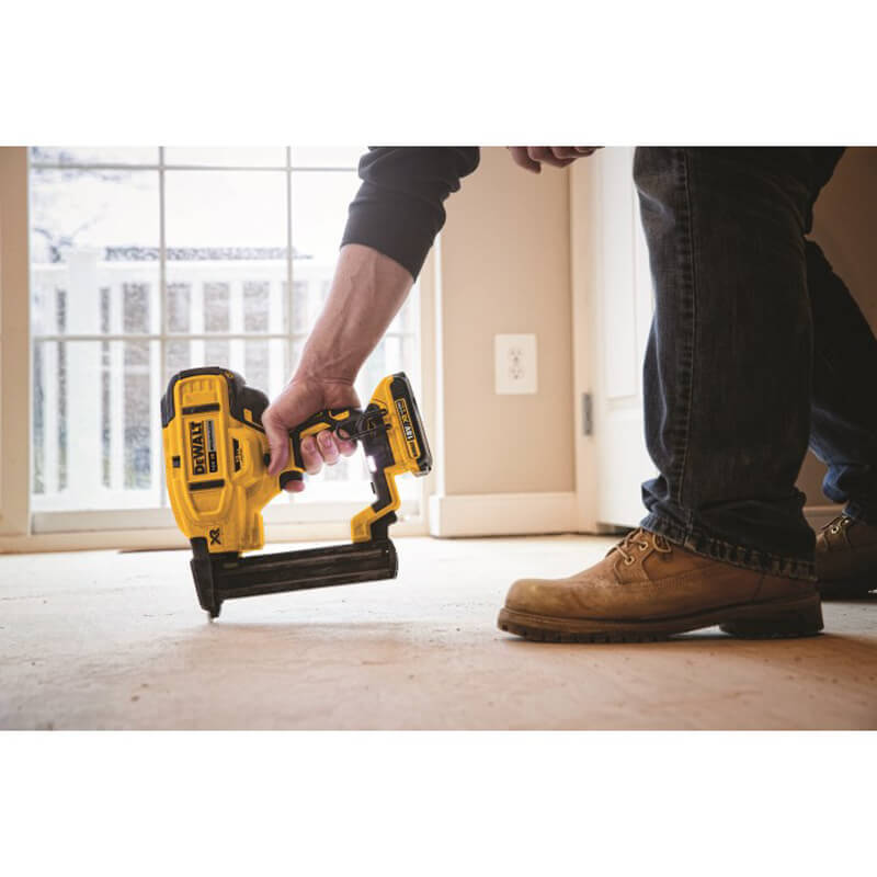 ������� ������������� �������������� ����������� DeWALT DCN681D2 