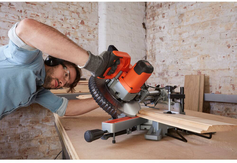 ���� ����������� ������� BLACK+DECKER BES700 