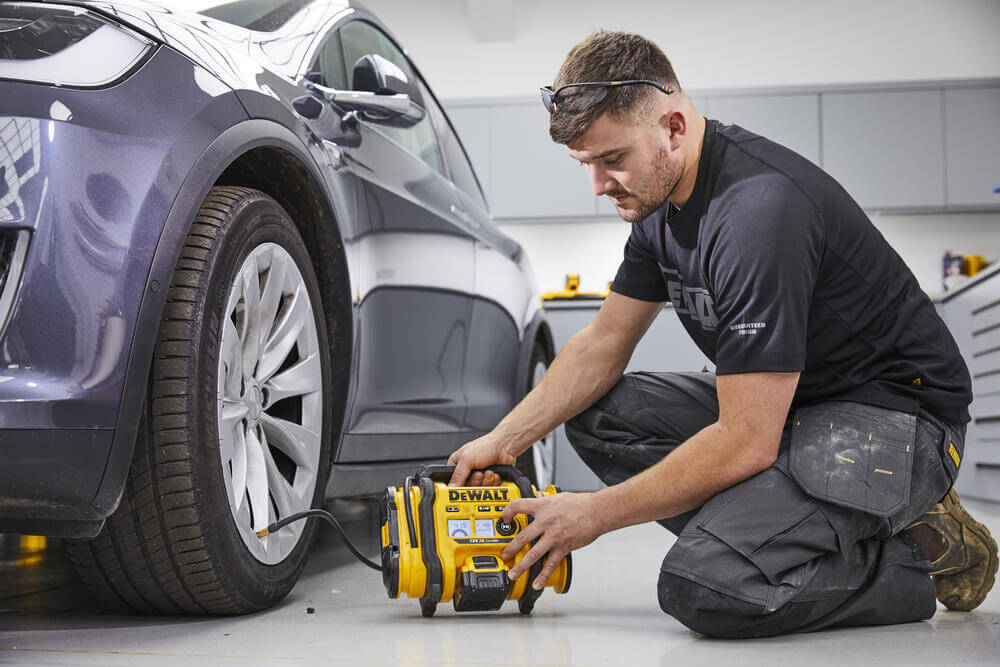 ���������� ��������� �������������� DeWALT DCC018N 