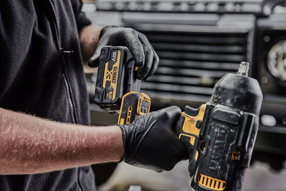 ��������� ������� �������������� ����������� DeWALT DCF900P2G 