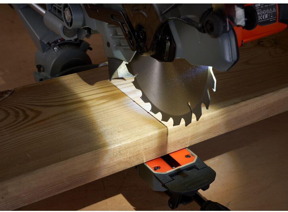 ���� ����������� ������� BLACK+DECKER BES701 