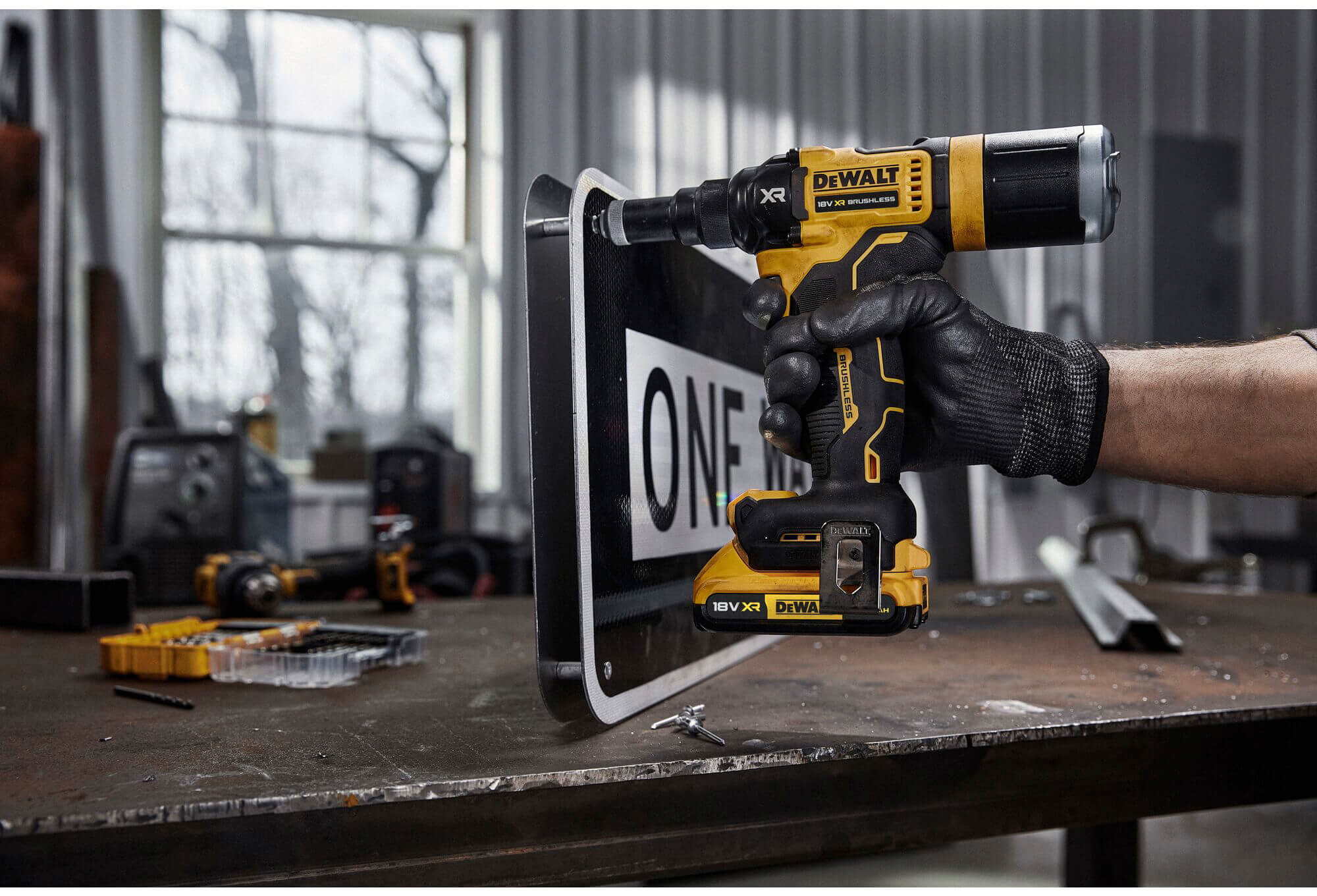 ���������� �������������� ����������� DeWALT DCF403NT 