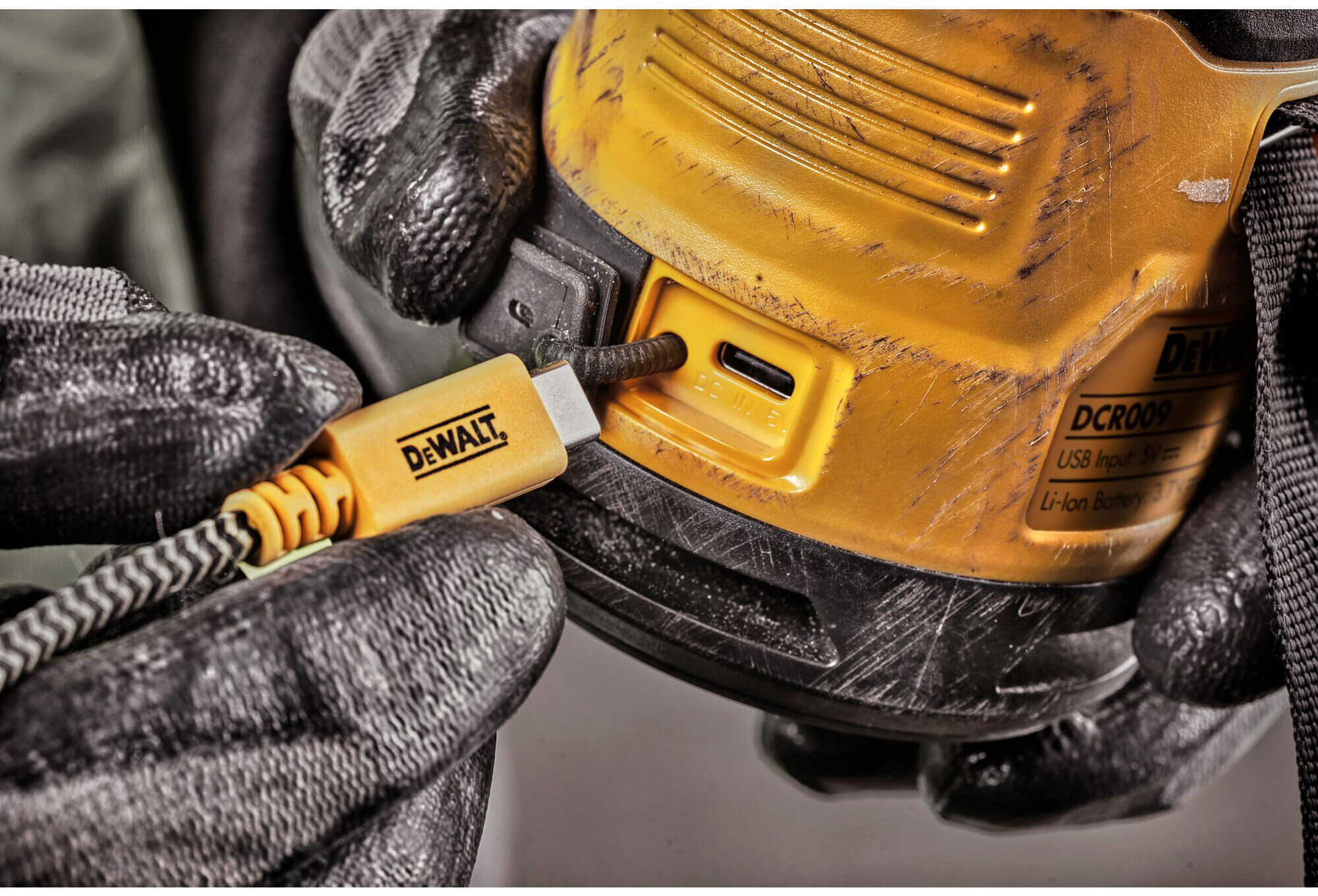 ������� ����������� �������������� DeWALT DCR009 