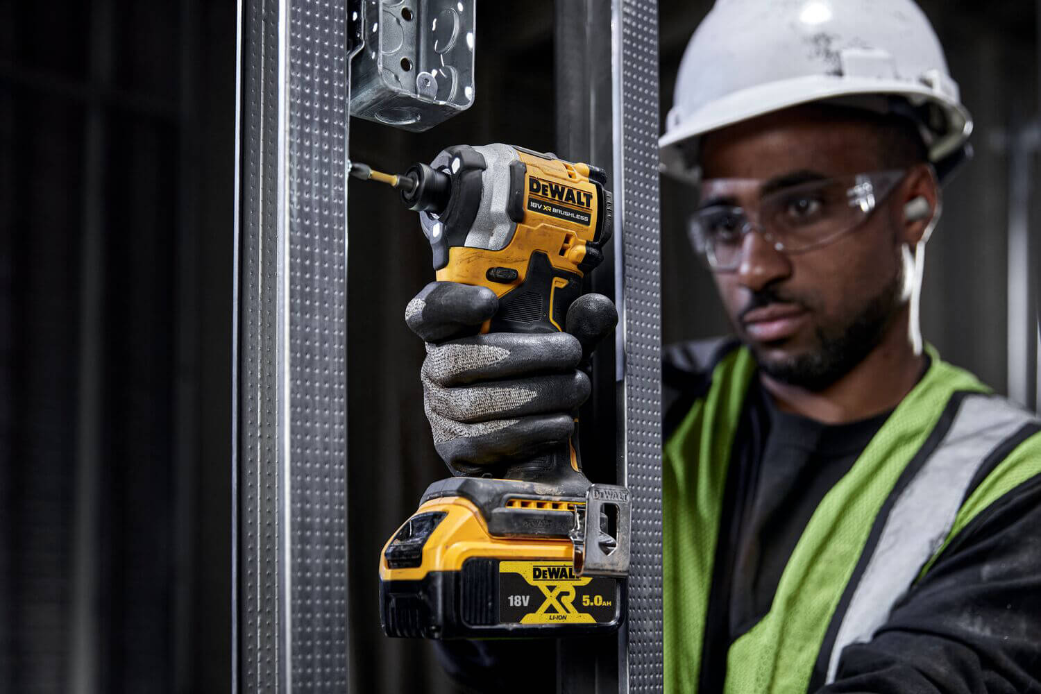 ���������� ������� �������������� ����������� DeWALT DCF850P2T 