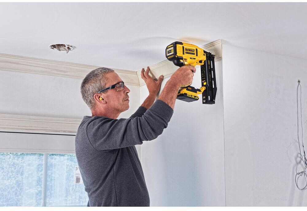 �������� �������������� �������������� ����������� DeWALT DCN662D2 