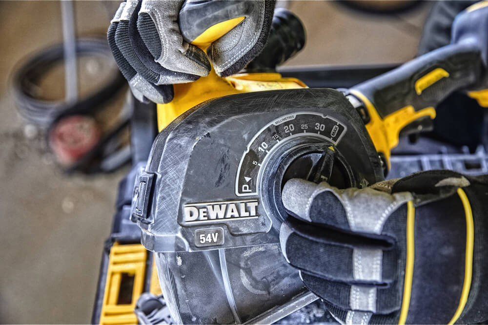 ��������� �������������� ����������� DeWALT DCG200NT 