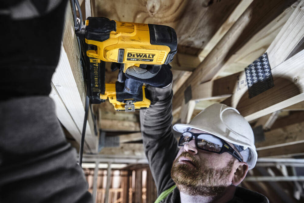 ������� ������������� �������������� DeWALT DCN701D2 