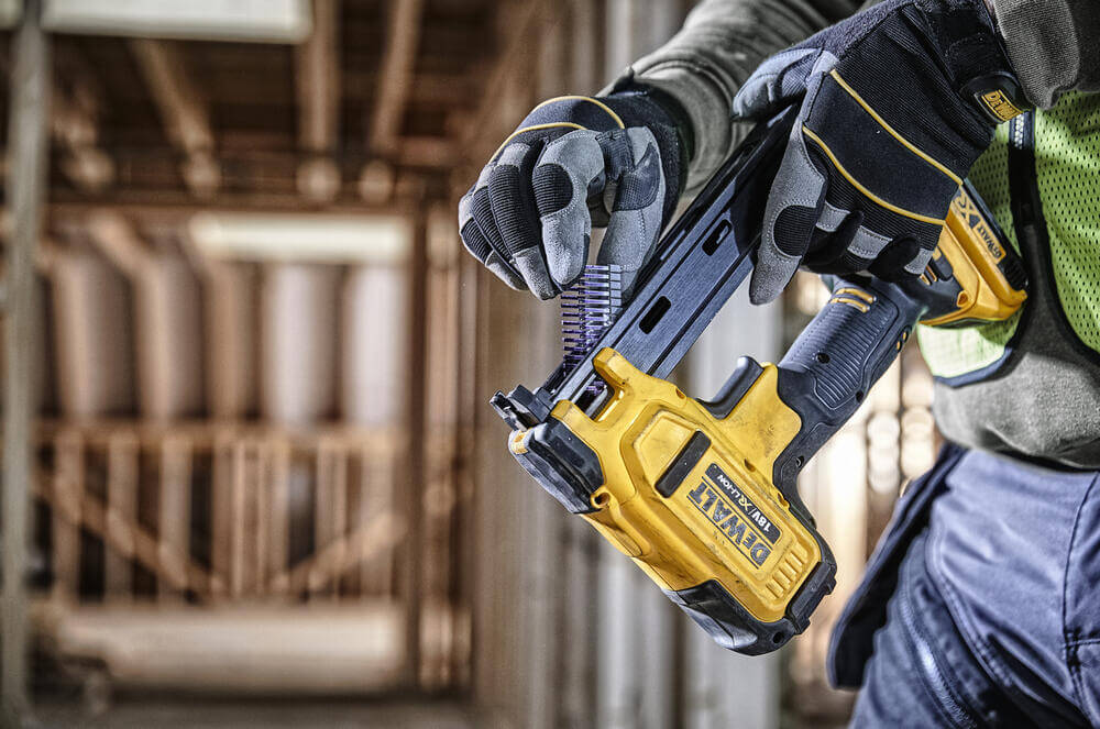 ������� ������������� �������������� DeWALT DCN701D2 