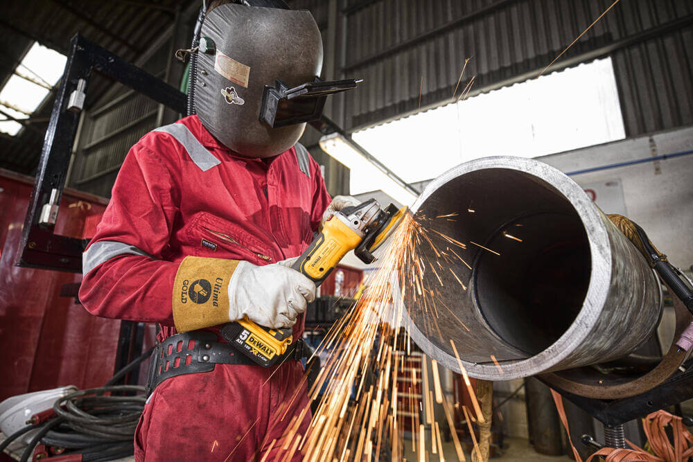 ���������� ������� - �������� �������������� ����������� DeWALT DCG405P3 