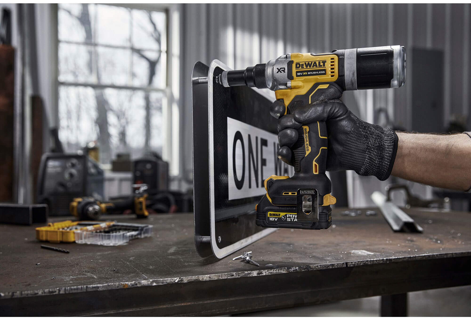 ���������� �������������� ����������� DeWALT DCF414NT 