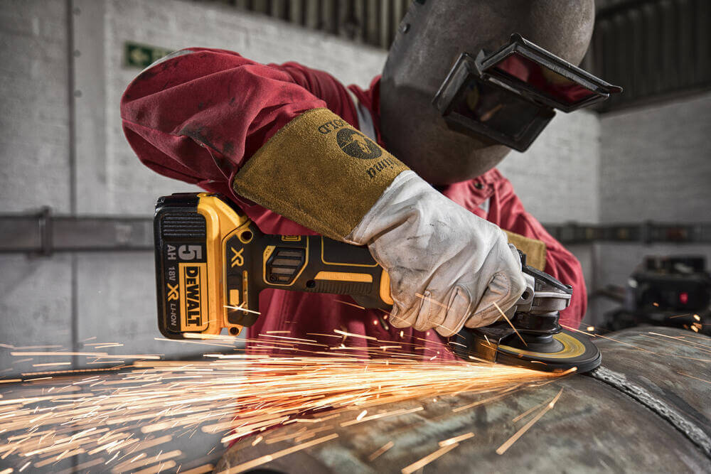 ���������� ������� - �������� �������������� ����������� DeWALT DCG405P3 
