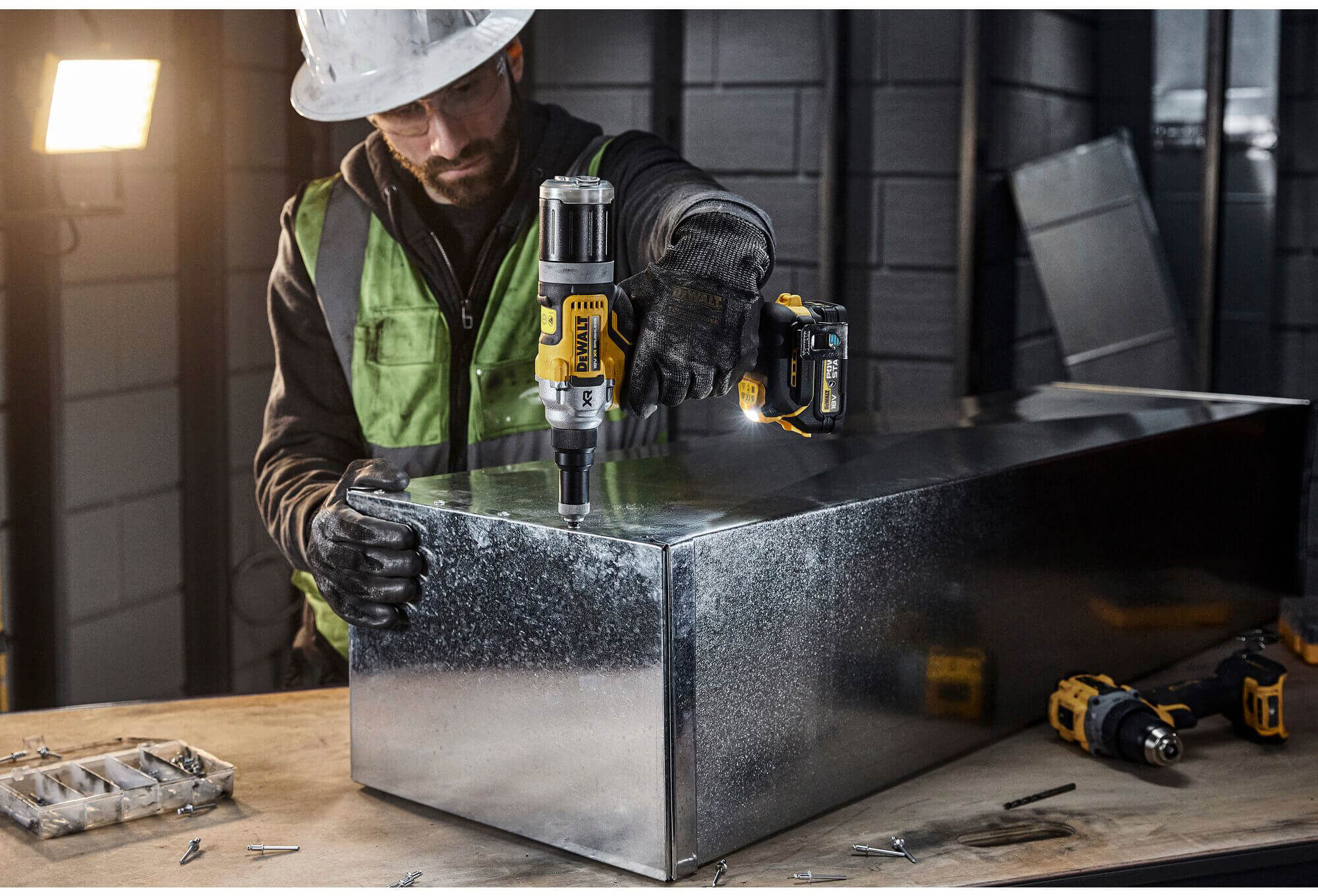 ���������� �������������� ����������� DeWALT DCF414NT 