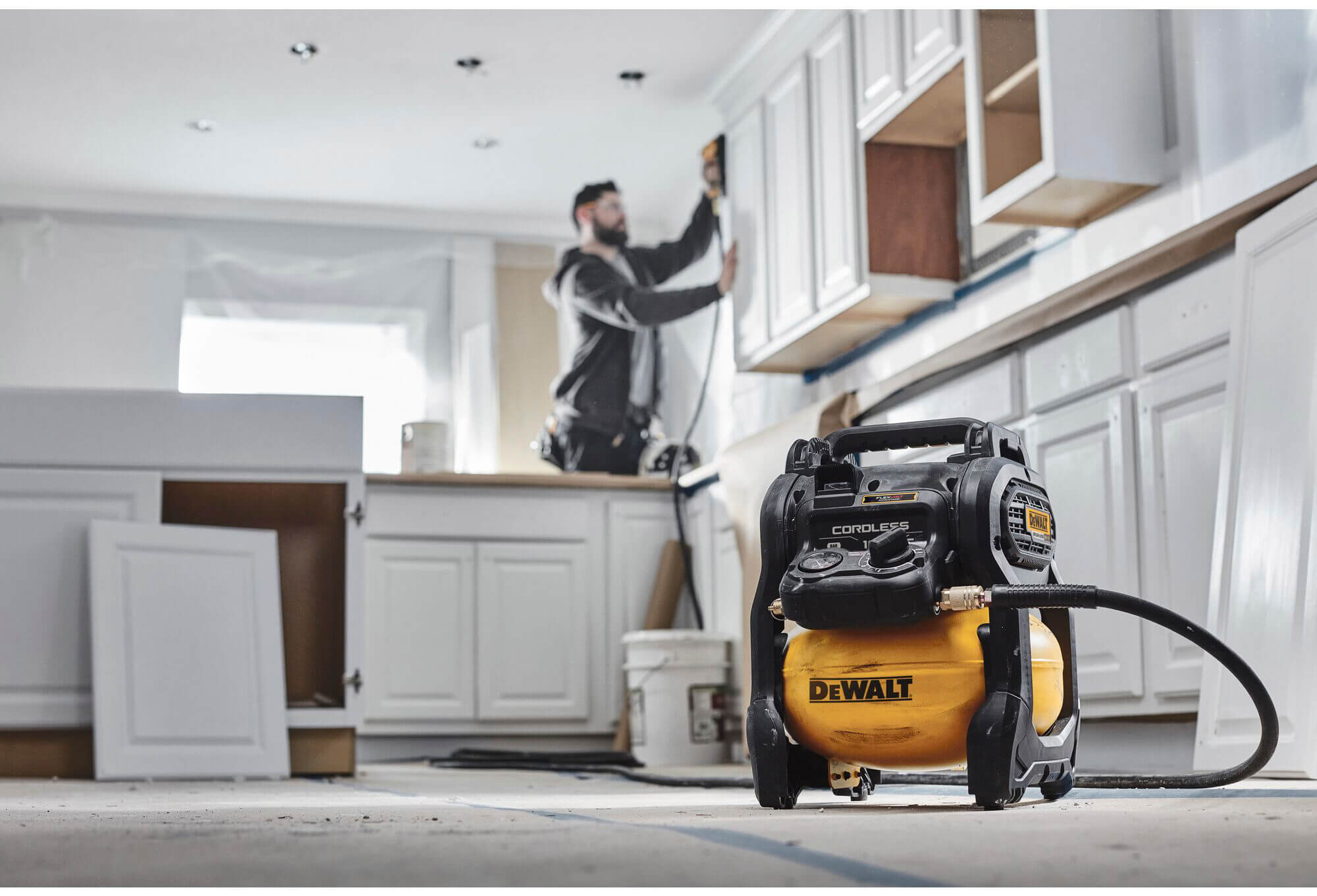 ���������� ��������� �������������� DeWALT DCC1018N 