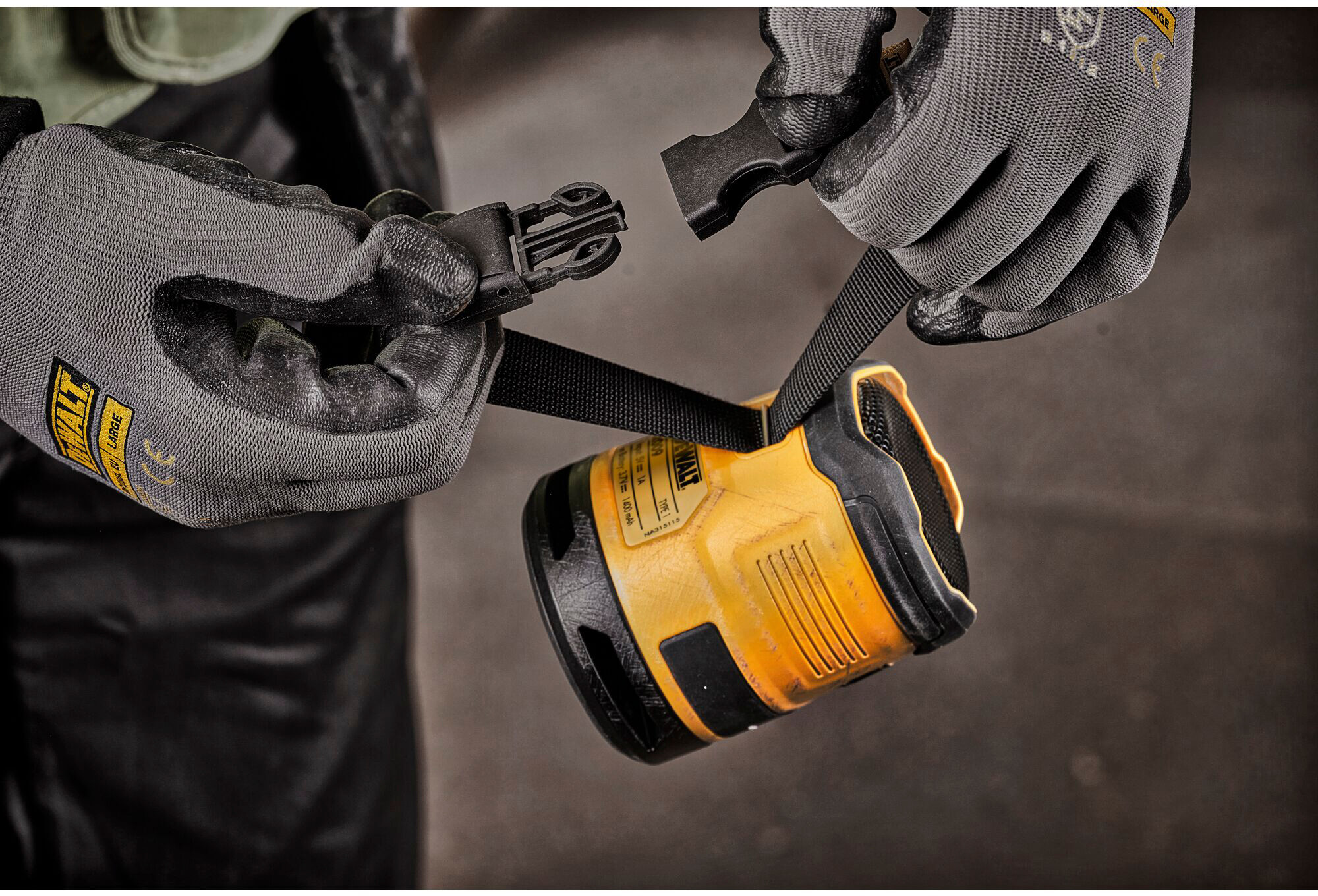 ������� ����������� �������������� DeWALT DCR009 