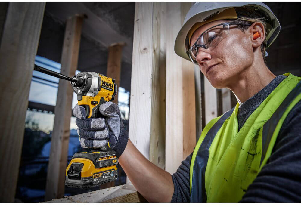 ����� �� ���� ������������ ����������� DeWALT DCK2051H2T 