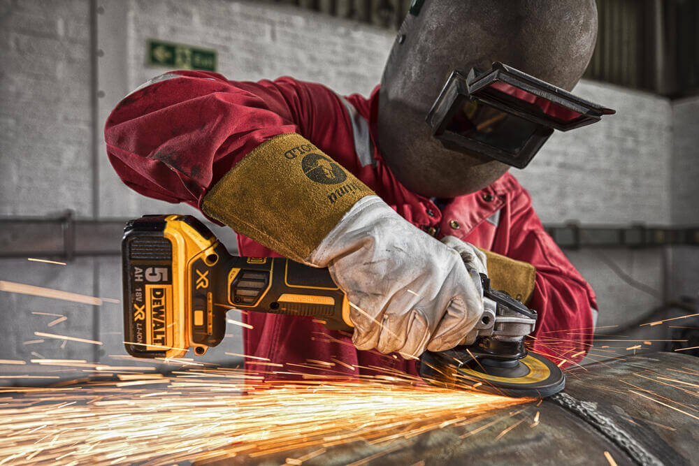 ���������� ������� - �������� �������������� ����������� DeWALT DCG405P3 