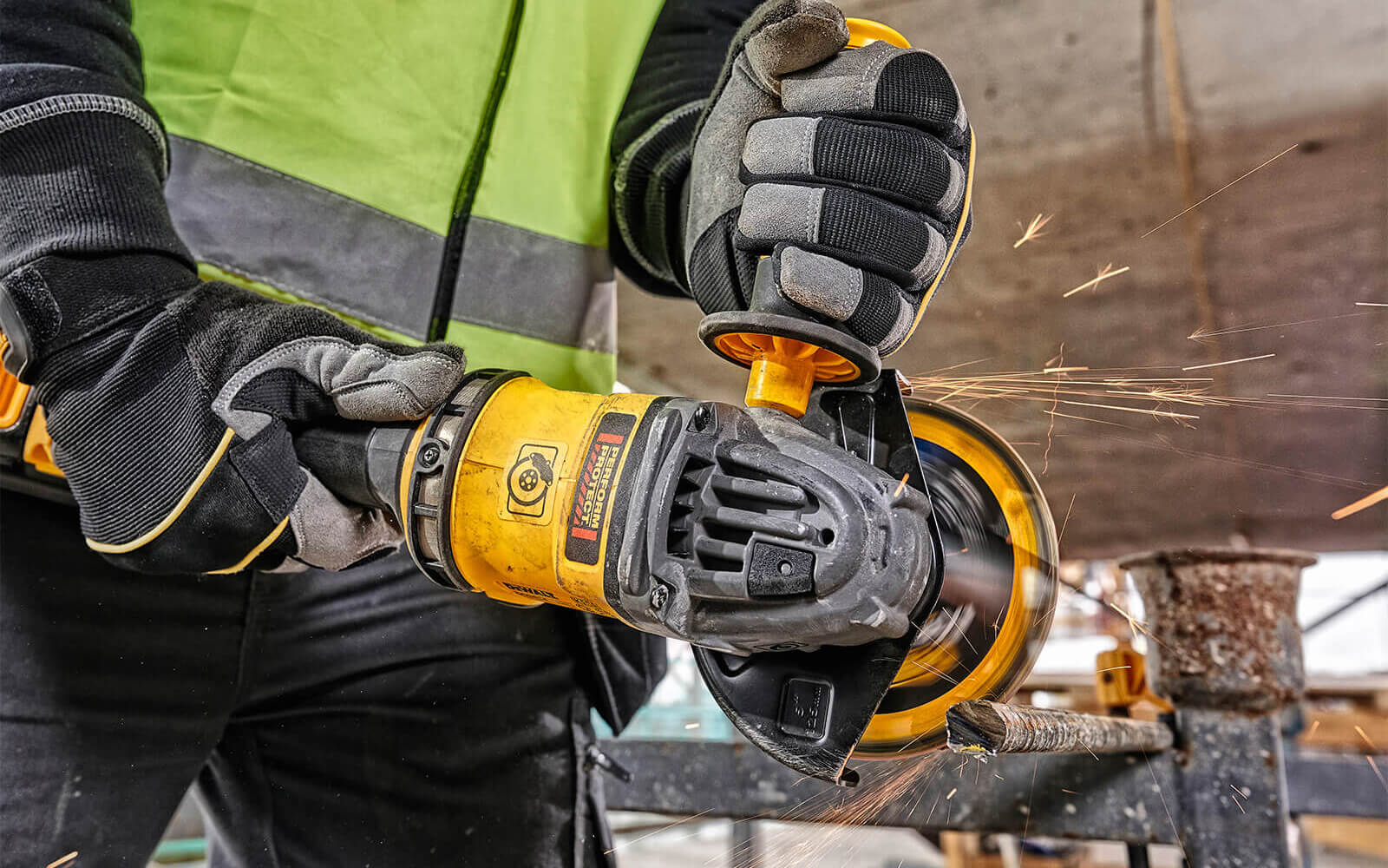 ���������� ������� - �������� �������������� ����������� DeWALT DCG418NT 