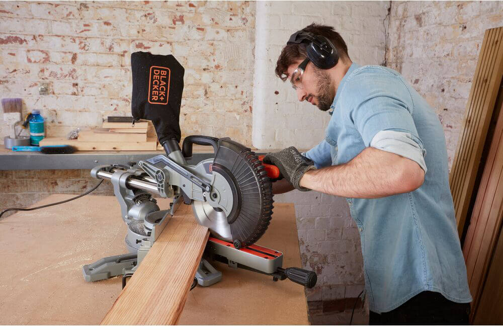 ���� ����������� ������� BLACK+DECKER BES700 