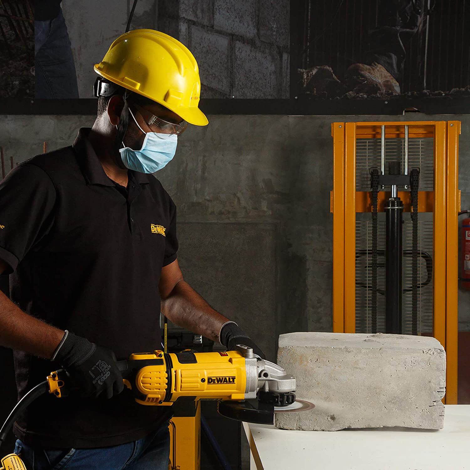 ���������� ������� - �������� ������� DeWALT DWE4579 