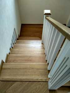 Деревянная лестница (проект, монтаж, деревянные ступени, перила)
